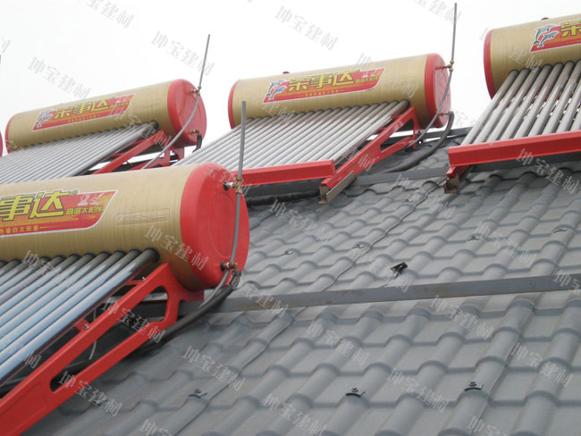 樹脂瓦房頂上安裝太陽(yáng)能圖片